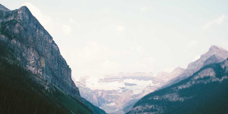 Wi-Fi 7（802.11be）前瞻：超高吞吐与确定性时延如何重塑企业网络与云服务