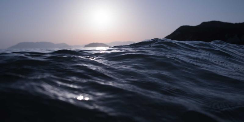 数字化转型的基石：超融合基础设施（HCI）网络设计与性能调优实战指南